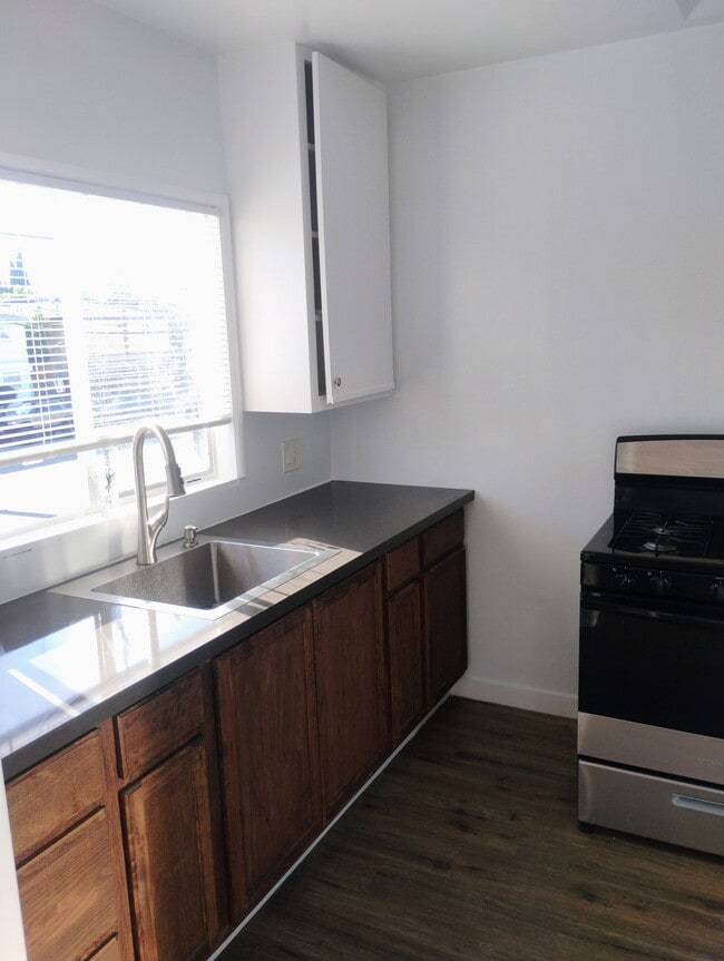 Kitchen - 5643 Laurel Canyon Blvd