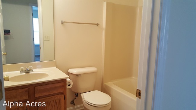 Building Photo - 2 br, 1 bath House - 250 Harrison St. Unit #2