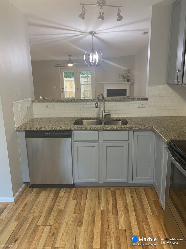 Foto del edificio - 2 br, 2.5 bath Townhome - 2652 Dwight Pl