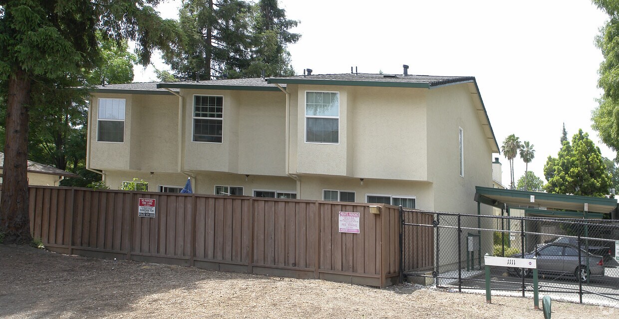 Primary Photo - 1111 Eureka Ln