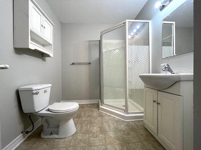 Building Photo - 7 Stanhope Dr