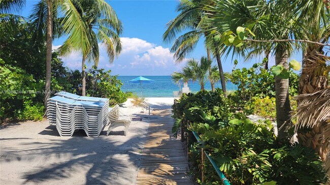 Building Photo - 881 Ocean Dr