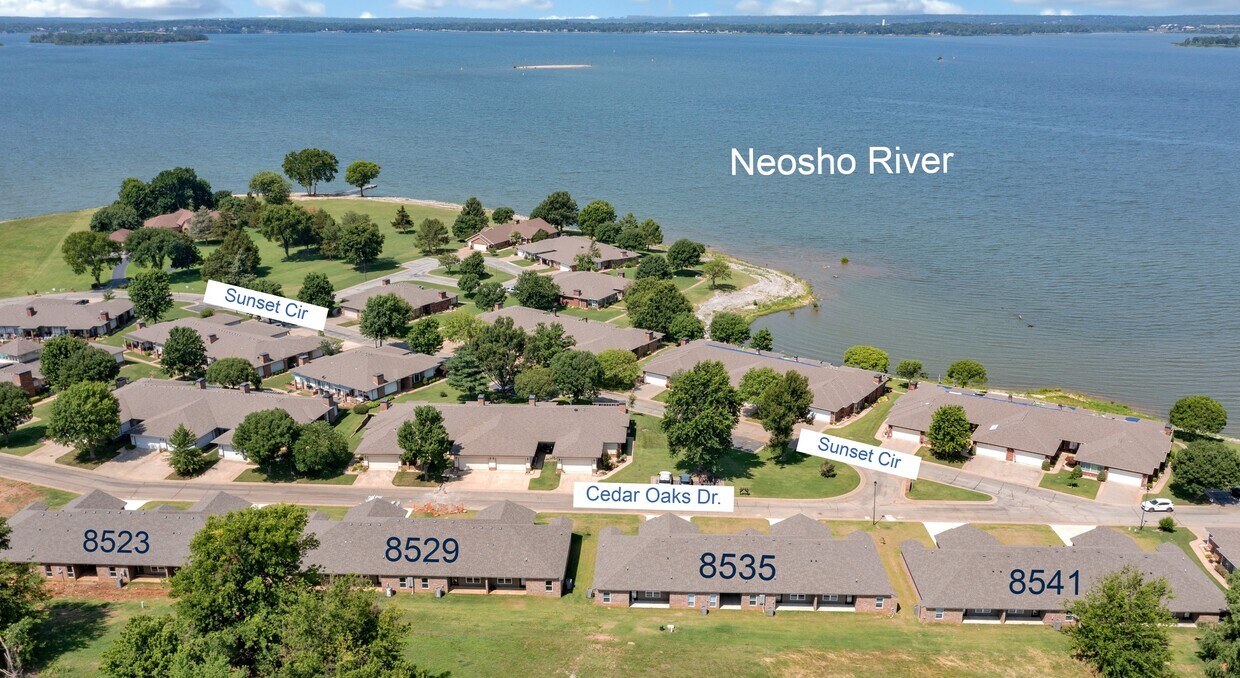 8535 Cedar Oaks Dr, Grove, OK 74344 Townhome Rentals in Grove OK