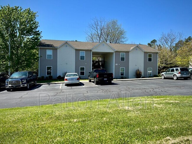 Building Photo - 8 Zell Ln