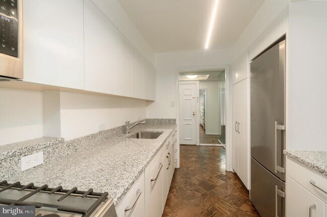 Foto del edificio - 2700 Virginia Ave NW