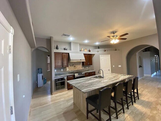 Foto del edificio - 3528 N Val Vista Rd