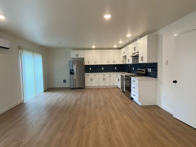 Foto del edificio - New! New! New! Newly built Duplex style ho...