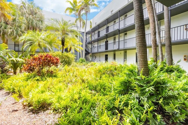 Building Photo - 2930 Forest Hills Boulevard Unit B3P
