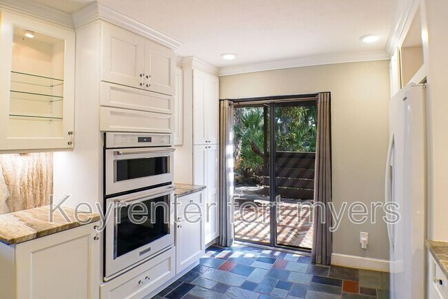 Foto del edificio - 112 Pinebrook Dr