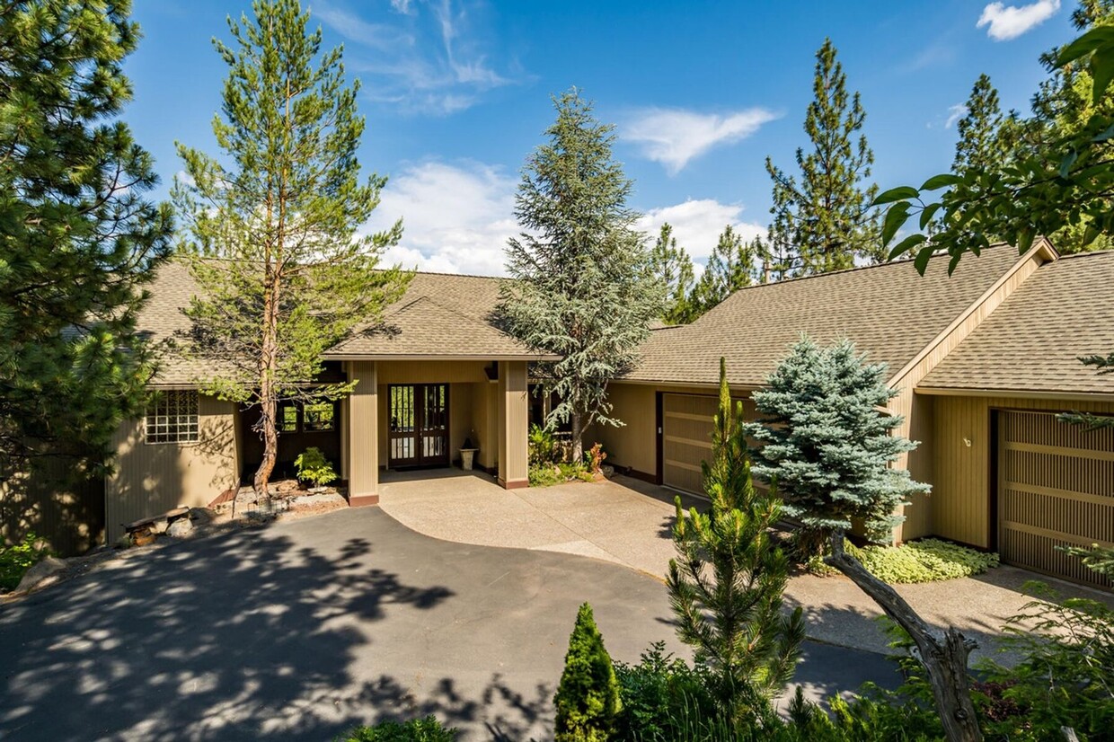 Primary Photo - Large home in gated Awbrey Glen neighborhood