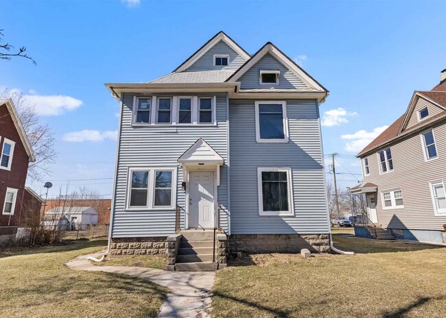 Building Photo - 1611 S 4th St