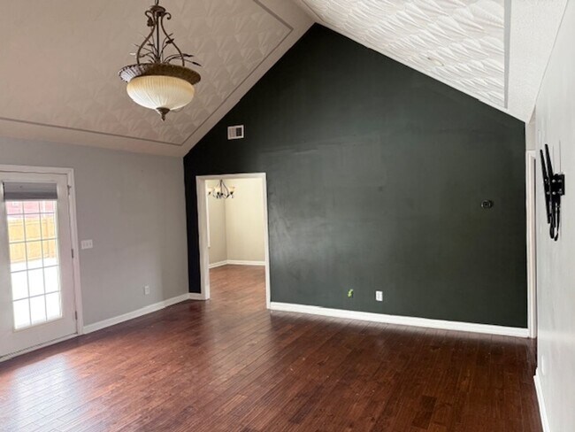 Foto del edificio - 131 E Piedmont Dr