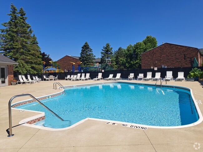 Pool - Hickory Square Apartments