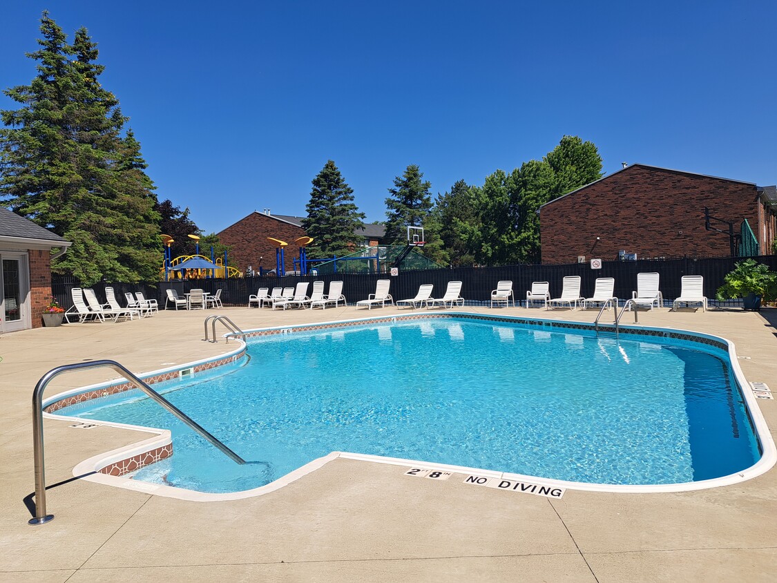 Pool - Hickory Square Apartments