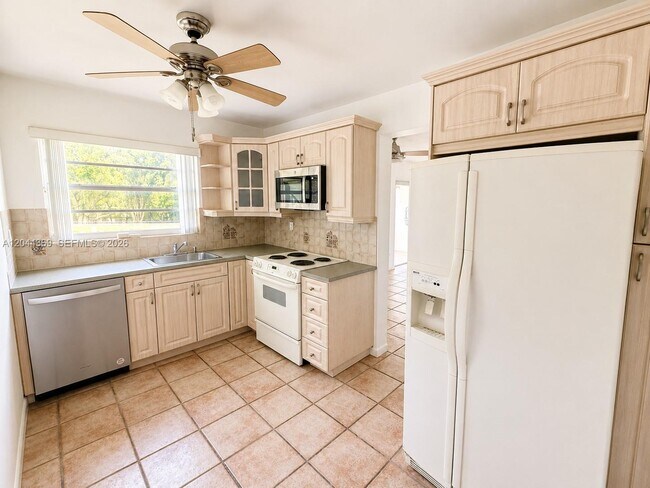 Foto del edificio - 7705 SW 86th St