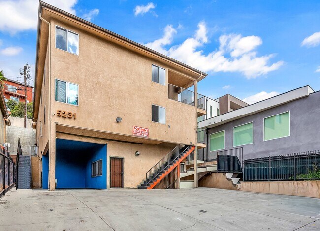 Foto del edificio - 5231 Huntington Dr N