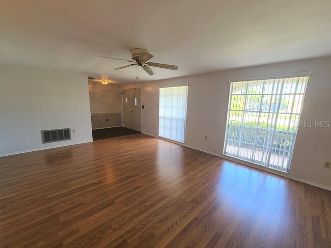 Building Photo - 3609 Ortona Dr