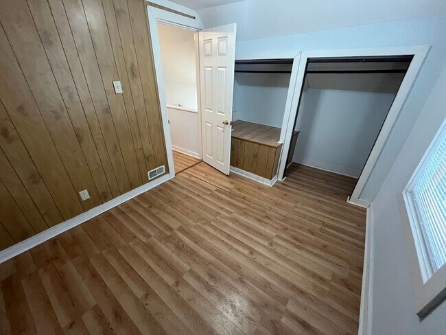 Foto del edificio - 1 Bedroom W/ Loft Area