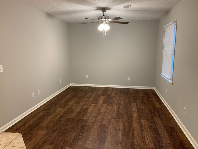 Foto del edificio - Charming duplex located off of Kent Drive!