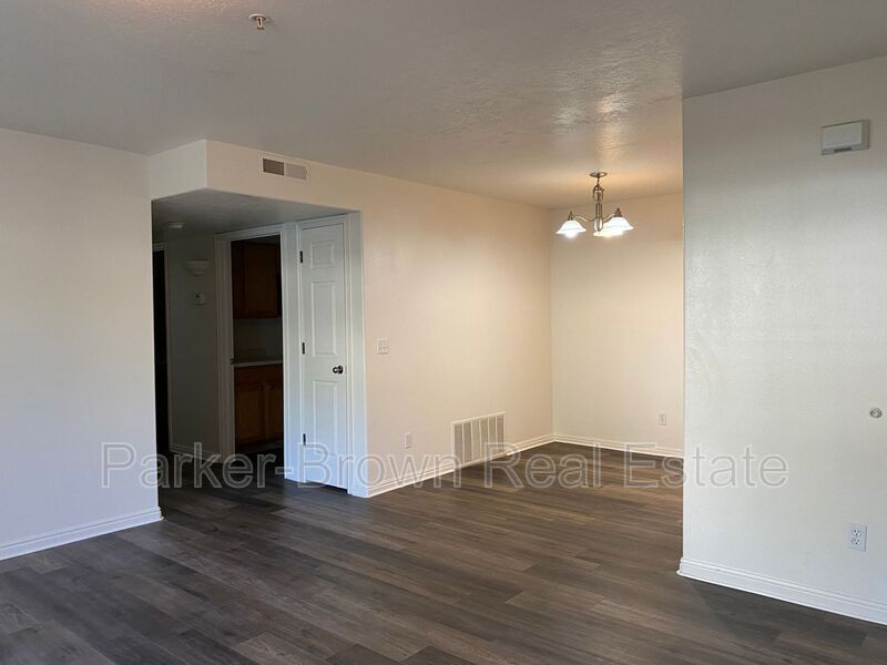 Primary Photo - 1420 Westbury Way