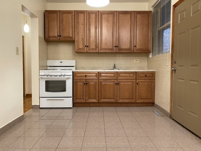 Cocina - 940 W Windsor Ave