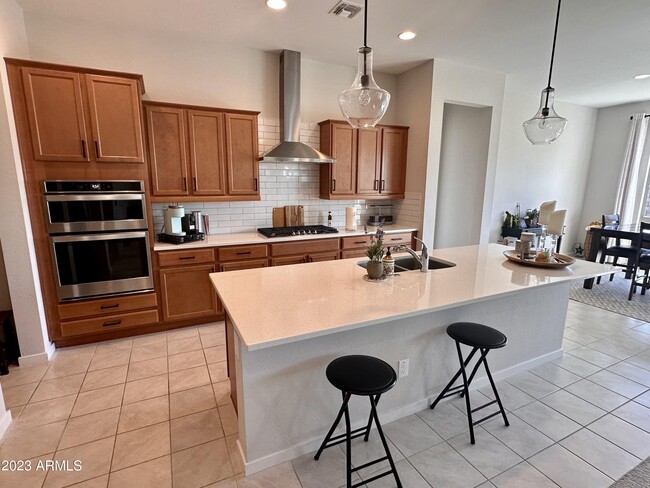 Building Photo - 2828 E Los Gatos Dr