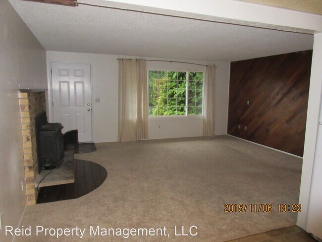 Foto del edificio - 2 br, 1 bath House - 583 NE Conifer Drive
