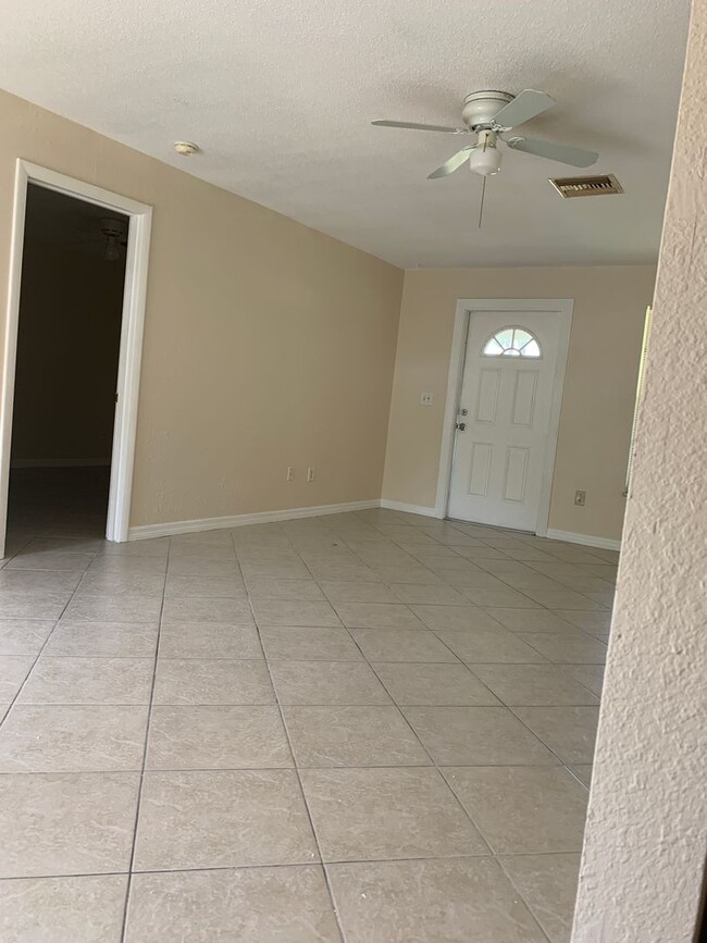 Foto del edificio - Easy access to the Beach in Jensen Beach 3...