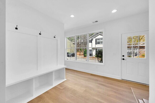 Foto del edificio - 201 Riverstone Commons Cir