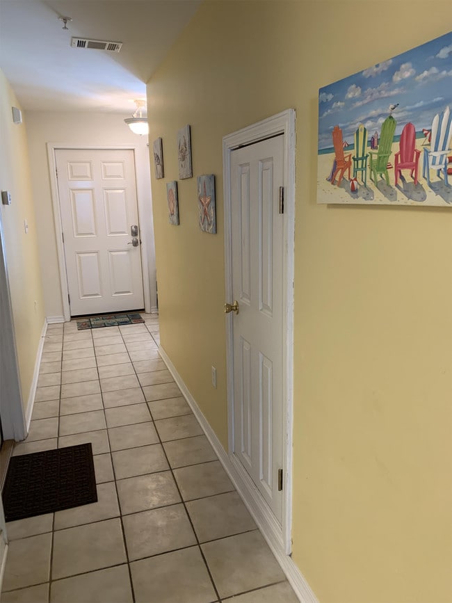 Building Photo - 17 Shell Ave SE