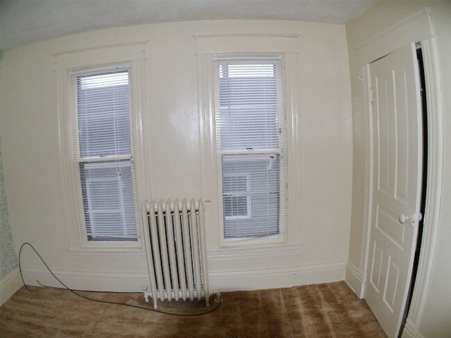 Building Photo - 211 Valley Ave NW