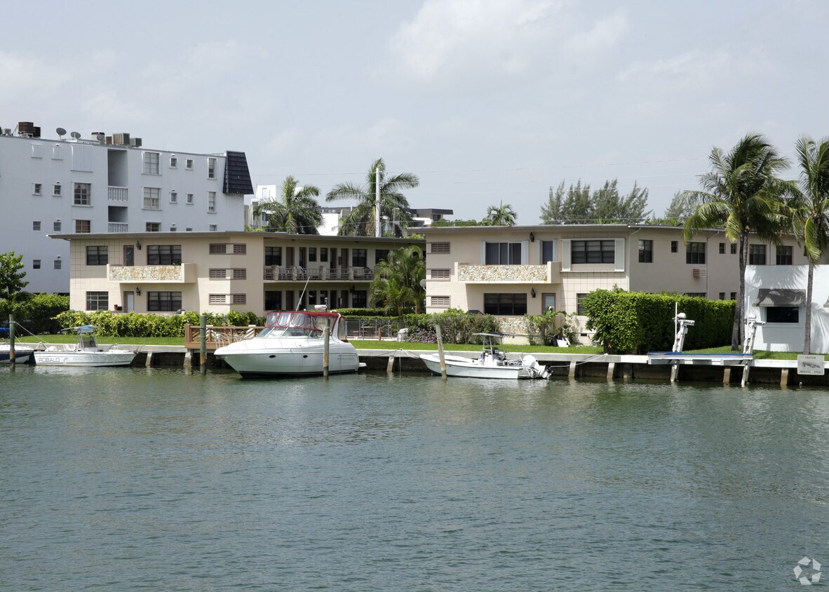 Building Photo - 9521 E Bay Harbor Dr