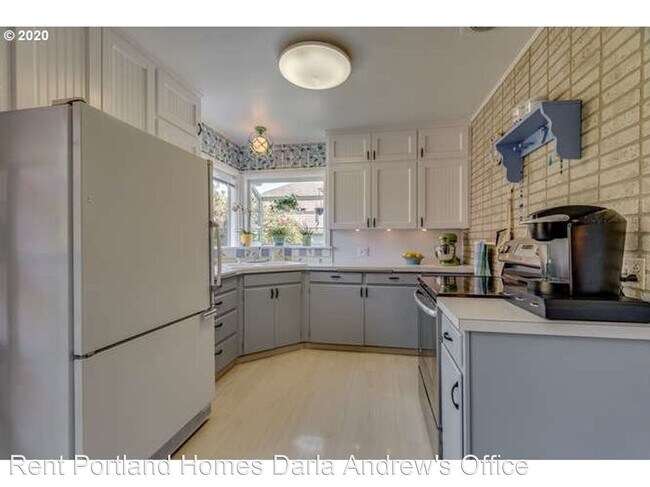 Foto del edificio - 2 br, 2 bath House - 4421 NE 78th Avenue