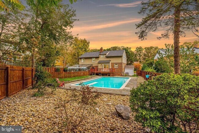 Foto del edificio - 8008 Whittier Blvd