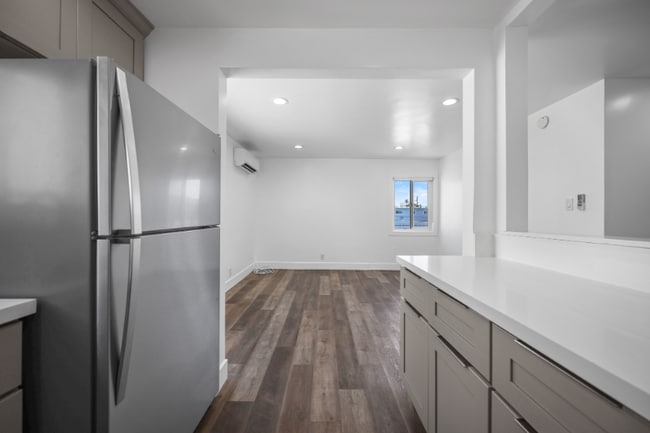 Photo - 1101 N Flower St Apartment