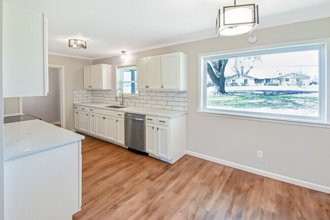 Foto del edificio - Available Now! Newly Remodeled 4 Bed 3 Bat...