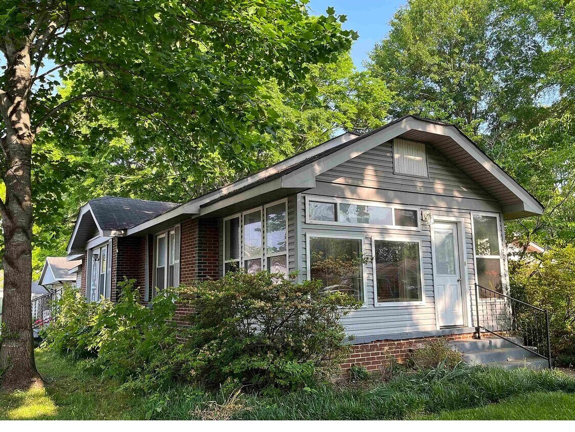 Front of House - 1025 8th Ave SE