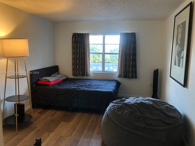 Building Photo - 4141 Nautilus Dr
