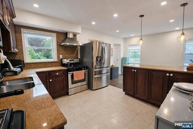 Foto del edificio - 103 E Cedar Ln