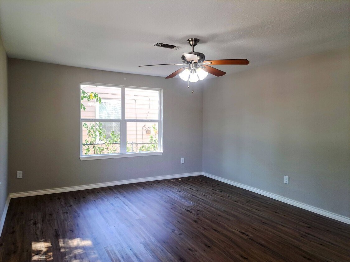 Primary Photo - 4 bedroom, 2 bath home, Handicap accessible