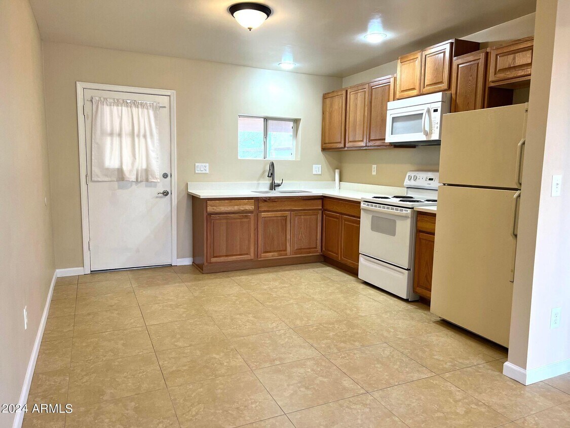 12817 W Cottonwood St Unit 3, Surprise, AZ 85378 Room for Rent in