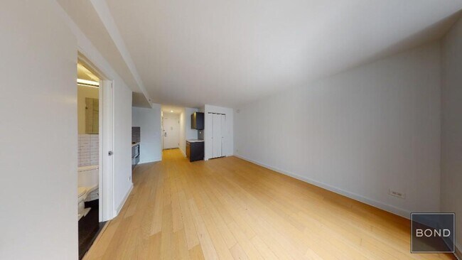 Building Photo - 222 E 39th St