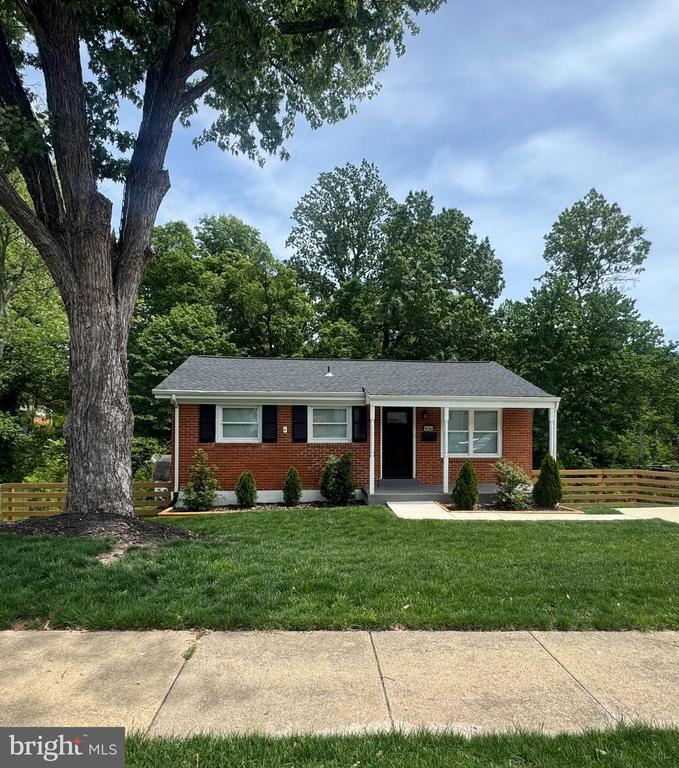 Foto principal - 14343 Belleville Ave