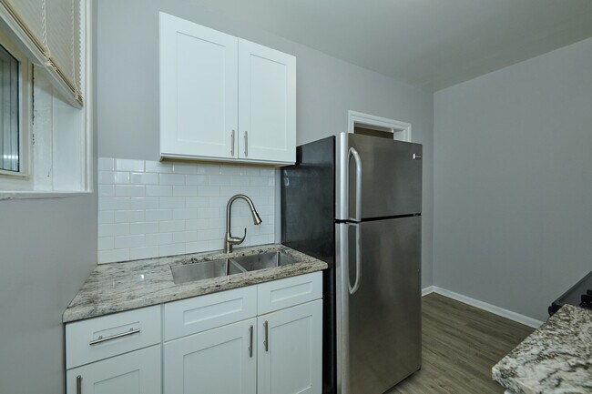 Building Photo - 6322 N Albany Ave