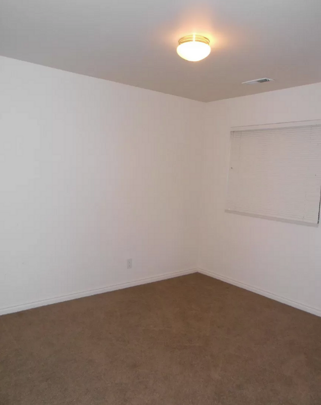 Building Photo - Beautiful 3 Bed 3 Bath Condo in Orem for R...