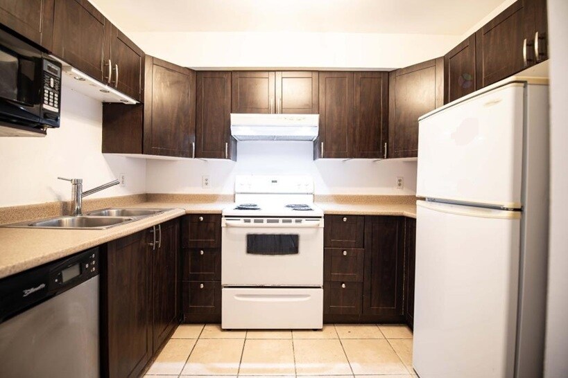 Building Photo - 125 Av Des Jonquilles