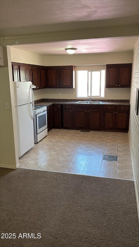 Primary Photo - 1057 D Ave