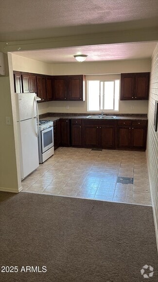 Building Photo - 1057 D Ave
