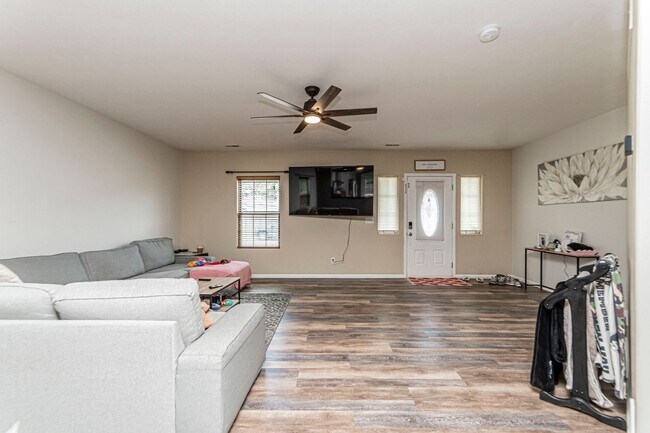 Foto del edificio - Spacious single family home