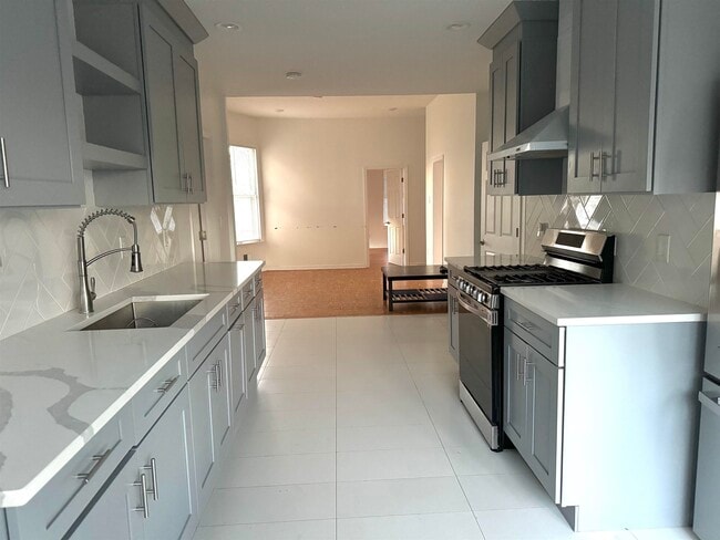 Building Photo - 143 W 2nd St